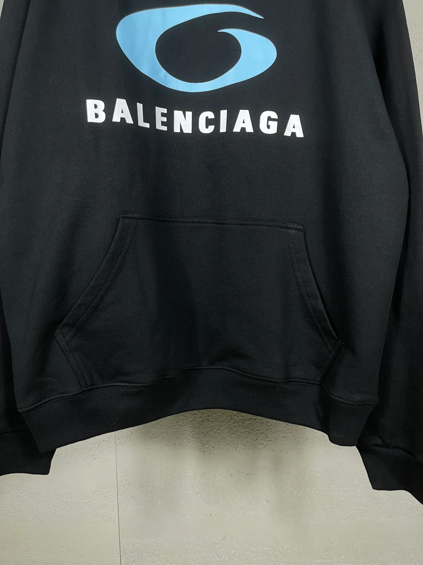 【 . Quality】BALENCI*GA/ .SS 24 New Arrival，LOOP SPORTS ICON . . Authentic ， ！ ZP 。 460 ， . ， ，。 。 . ， 。 OS . Same Style ：BL 238901 ：Black Size：XS S M L